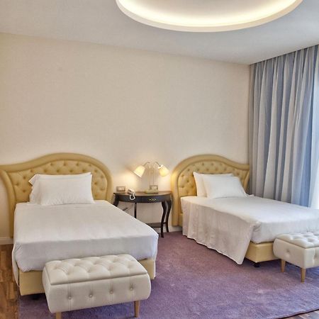 Grand Hotel Salsomaggiore Salsomaggiore Terme Esterno foto A room at the hotel