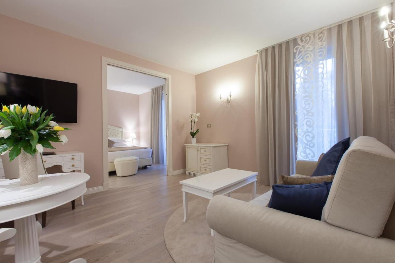 Grand Hotel Salsomaggiore Salsomaggiore Terme Esterno foto A suite at the Hotel Astoria
