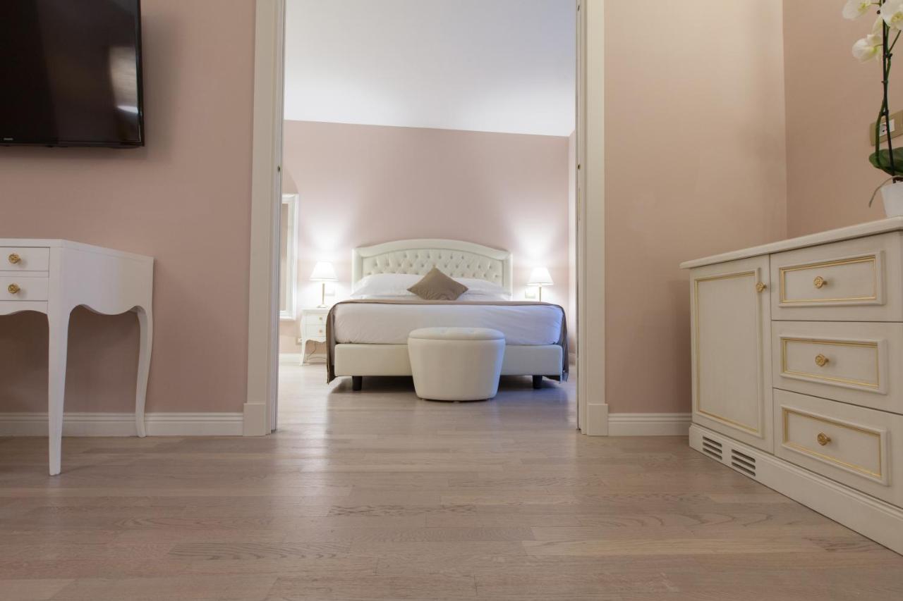 Grand Hotel Salsomaggiore Salsomaggiore Terme Esterno foto A suite at the Hotel