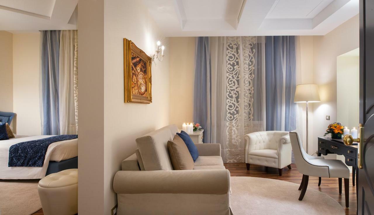 Grand Hotel Salsomaggiore Salsomaggiore Terme Esterno foto A suite at the hotel